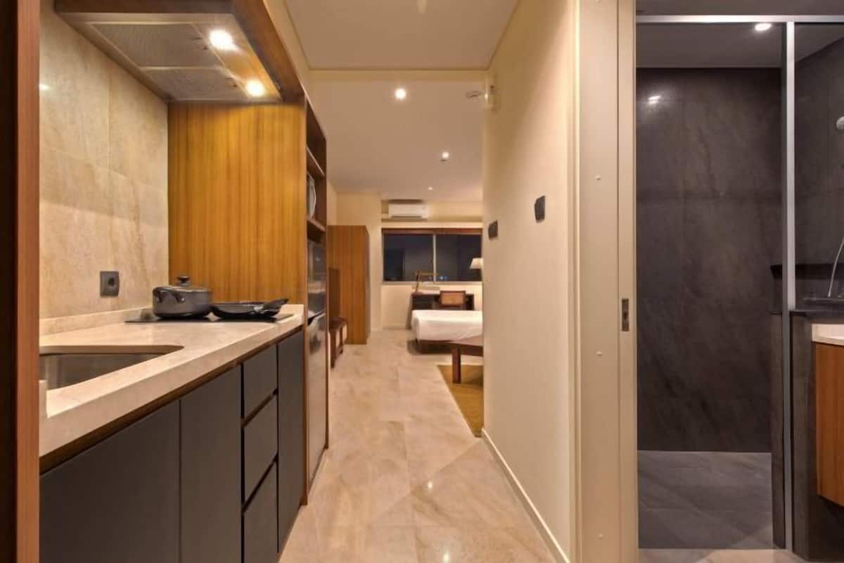 In-room safe, desk, laptop workspace, iron/ironing board