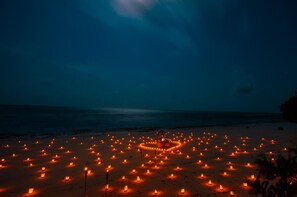 บนชายหาด, เก้าอี้อาบแดด, ผ้าเช็ดตัวชายหาด