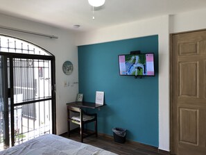 Traditional Room | Individually furnished, desk, iron/ironing board, bed sheets - Habitación Privada en Centro de Cancún (Cancun)