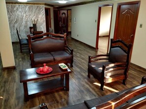 40-吋智慧型電視、數位頻道、電視