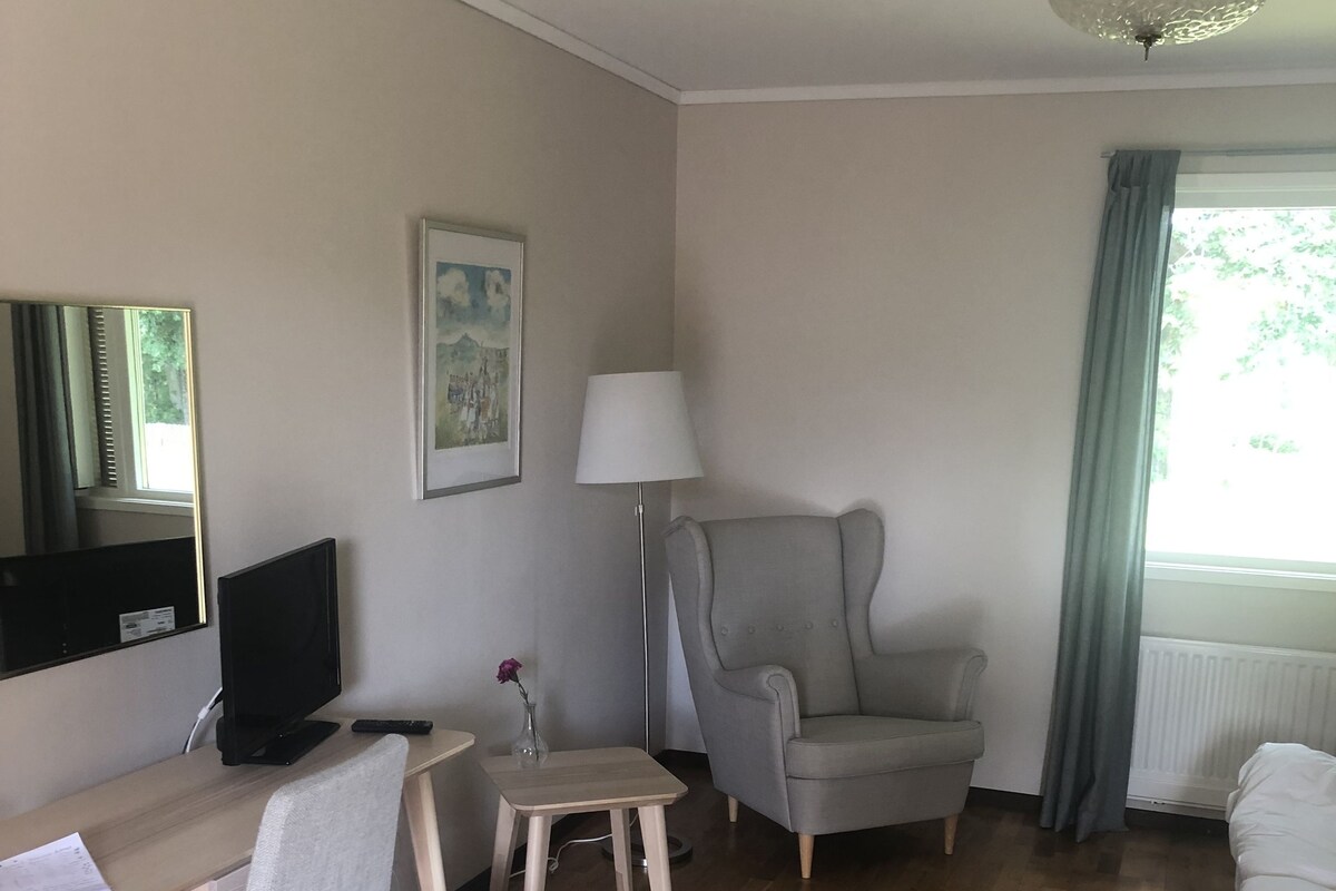1 chambre, fer et planche à repasser, lits bébé (en supplément)