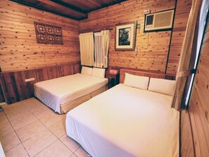 Desk, free WiFi, bed sheets - Sun Lu Holiday Homestay (Xiulin)