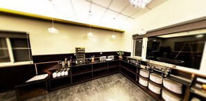 Free daily buffet breakfast - Sun Lu Holiday Homestay (Xiulin)