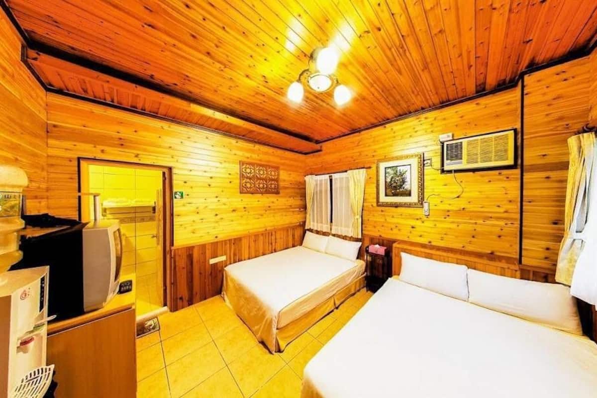 Quadruple Room | Bathroom | Shower, free toiletries, hair dryer, slippers