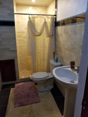 SĂšche-cheveux, papier toilette