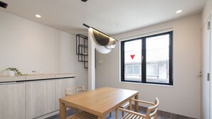 Rom (NIMON1,KAI) | Spiseområde på rommet