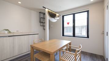 NIMON1 - KAI | In-room dining