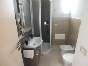 Comfort Double Room, Balcony, City View | Bathroom | Shower, rainfall showerhead, hair dryer, bidet