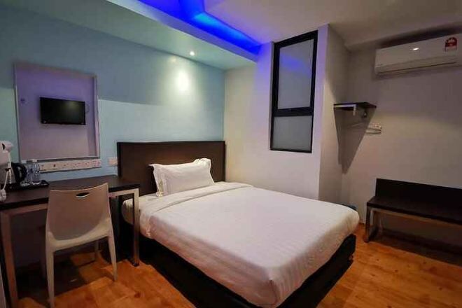 Desk, blackout drapes, iron/ironing board, free WiFi