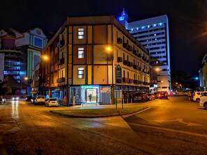 Mặt tiền nơi lưu trú
