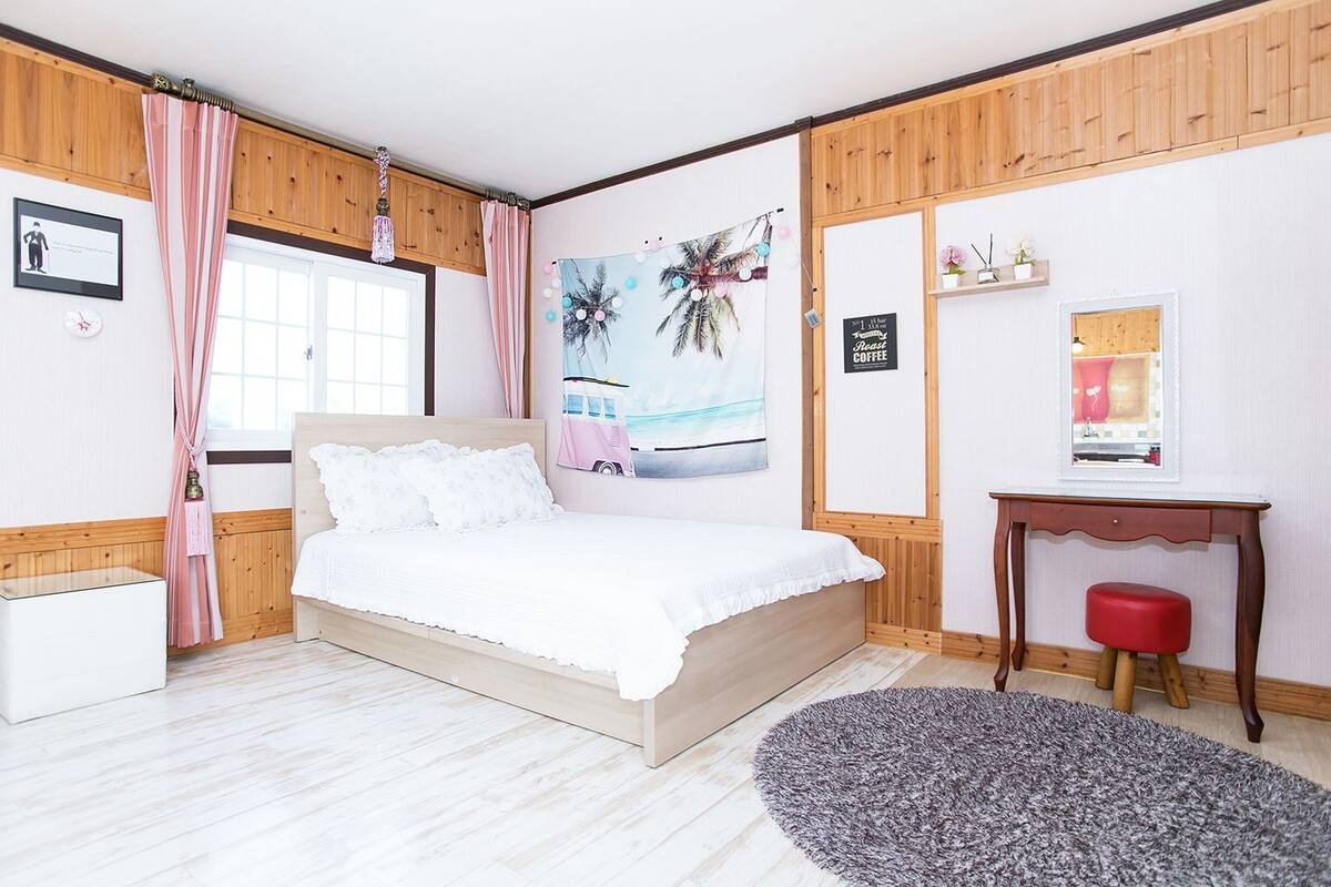 Free WiFi, individually decorated, individually furnished