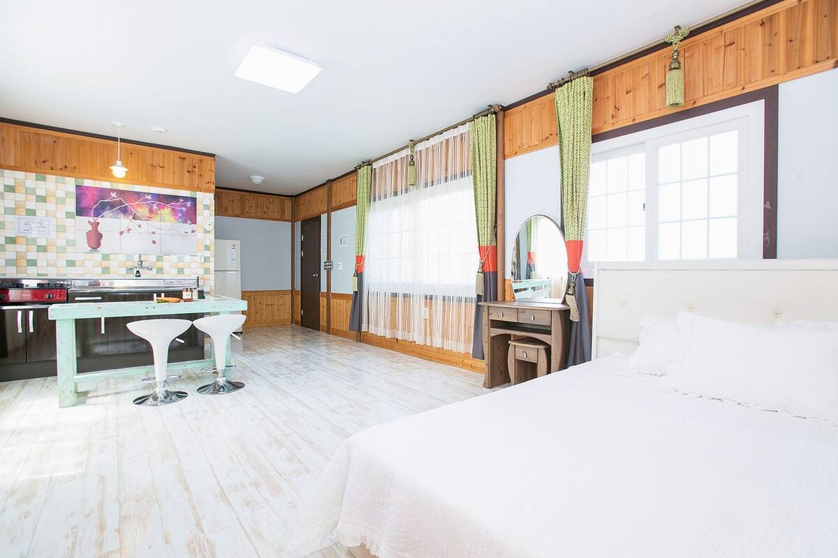 Free WiFi, individually decorated, individually furnished