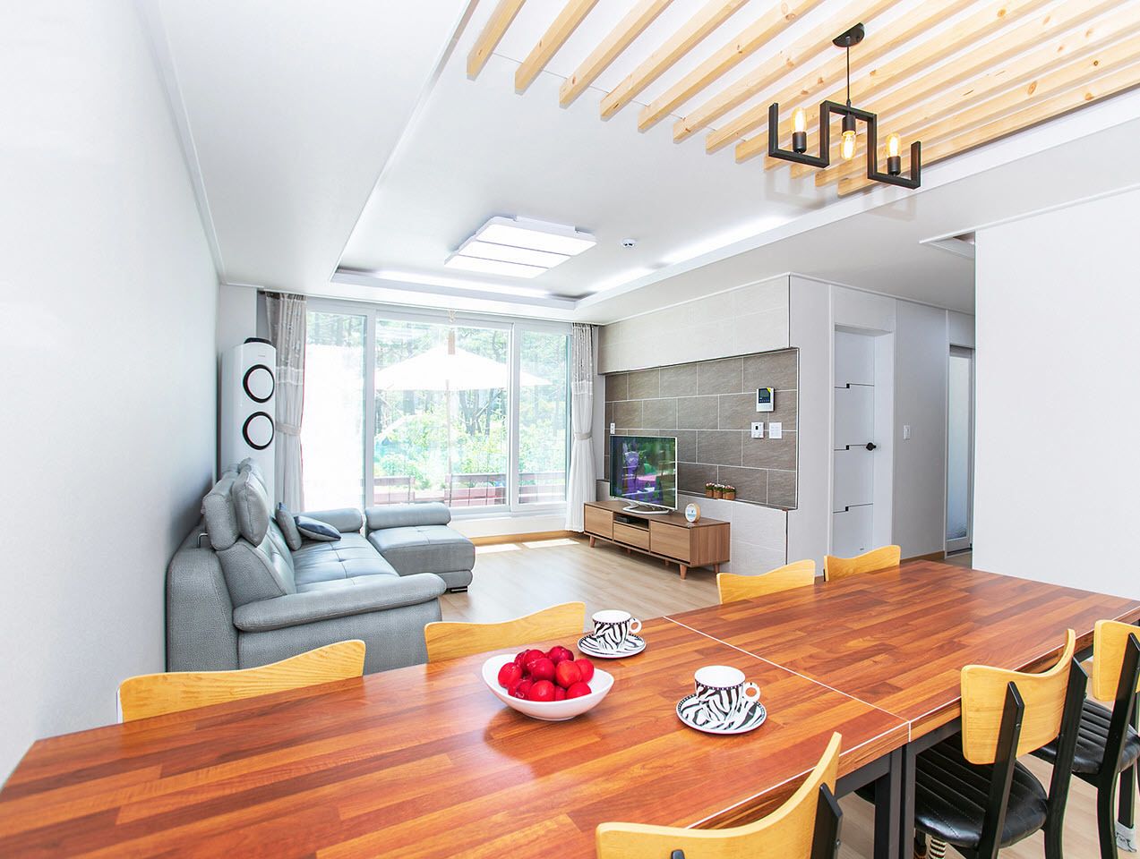 House (Sweet House) | In-room dining