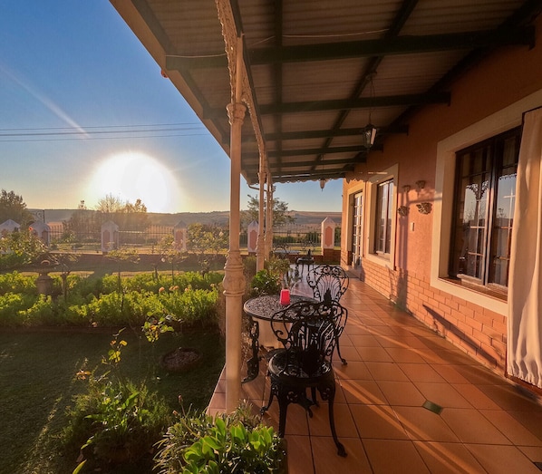 Deluxe-svíta - 1 meðalstórt tvíbreitt rúm (Fleur de Lis - West) | Rúmföt af bestu gerð, rúm með memory foam dýnum