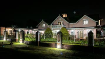 Free daily cooked-to-order breakfast