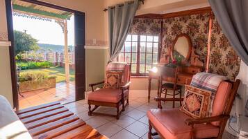 ๋๋ญ์ค ์ค์ํธ, ์นจ๋(์ฌ๋ฌ ๊ฐ) (Fleur de Lis - East) | ๊ณ ๊ธ ์นจ๊ตฌ, ๋ฉ๋ชจ๋ฆฌํผ ์นจ๋, ๊ฐ๊ฐ ๋ค๋ฅธ ์คํ์ผ์ ์ธํ
๋ฆฌ์ด, ๊ฐ๊ฐ ๋ค๋ฅด๊ฒ ๊ฐ๊ตฌ ๋น์น