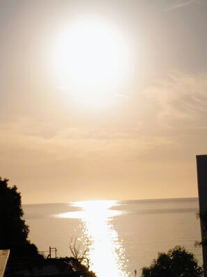 A view of a body of water with the sun reflecting off its surface.