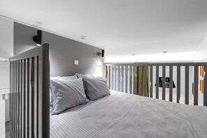 L Double Room