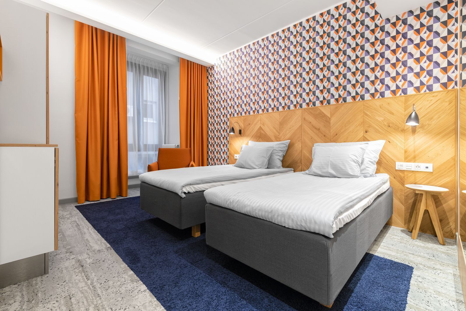 M Twin Room | In-room safe, desk, laptop workspace, blackout drapes