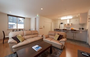 Apartment (Nichigo 1) | Wohnzimmer
