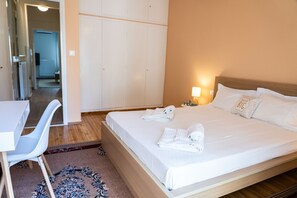 4 bedrooms, desk, iron/ironing board, free WiFi - Zennova 5 Antigonidon Sq (Thessaloniki)