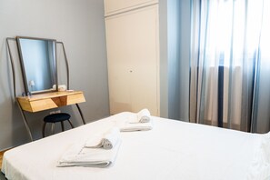 4 bedrooms, desk, iron/ironing board, free WiFi - Zennova 5 Antigonidon Sq (Thessaloniki)
