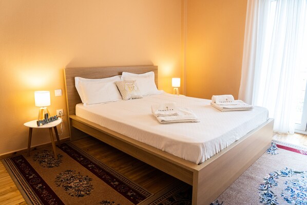City Apartment | 4 bedrooms, desk, iron/ironing board, free WiFi - Zennova 5 Antigonidon Sq (Thessaloniki)