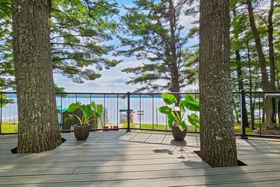 Waterfront home between 2 lakes w/ heated porch, dock & kayaks