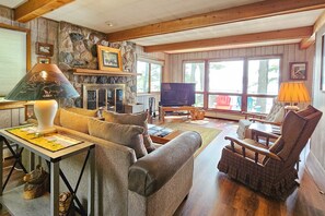 TV, fireplace, DVD player - Waterfront home between 2 lakes w/ heated porch, dock & kayaks (Manitowish Waters)
