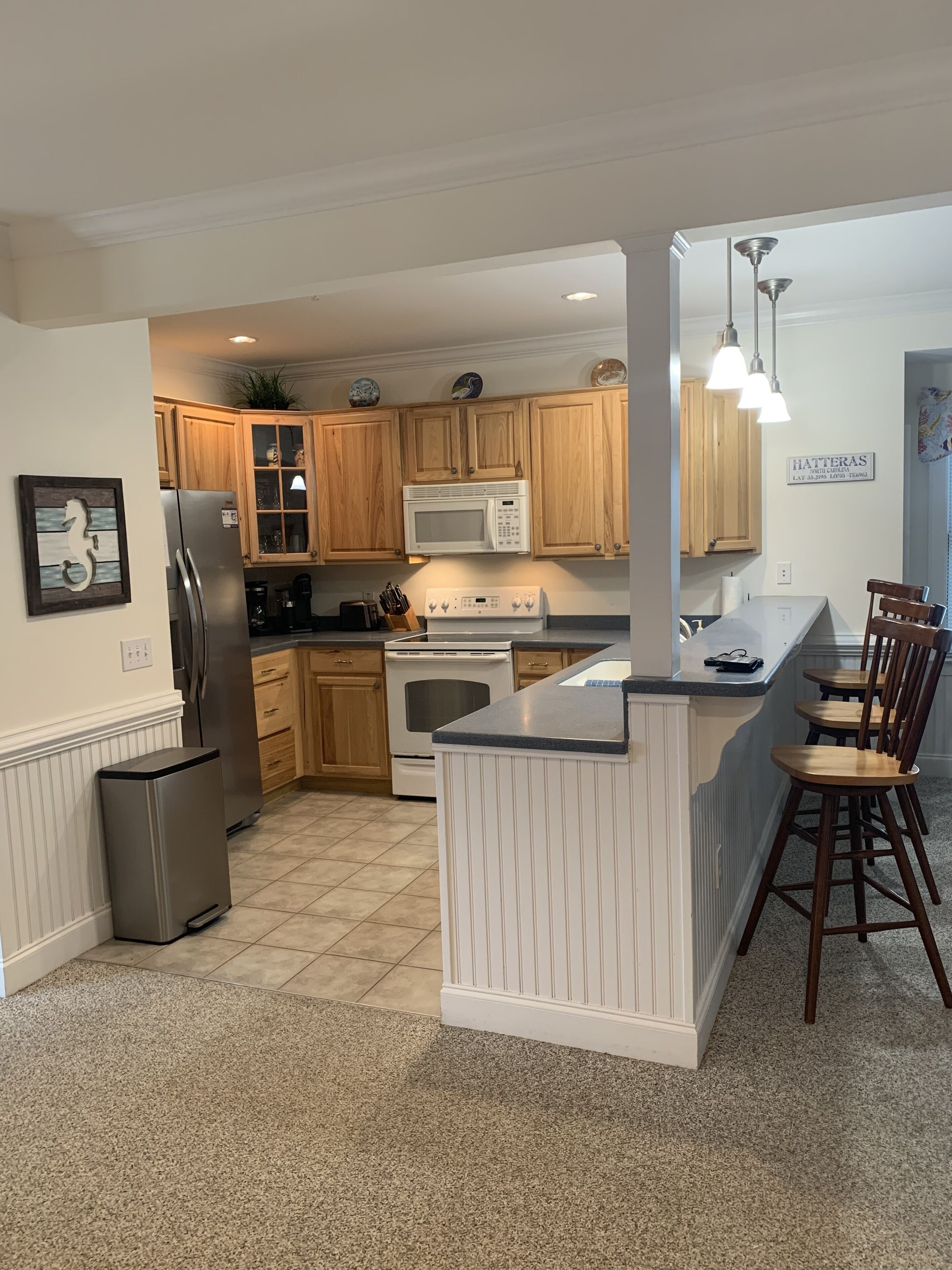Coffee/tea maker, fridge, microwave, oven