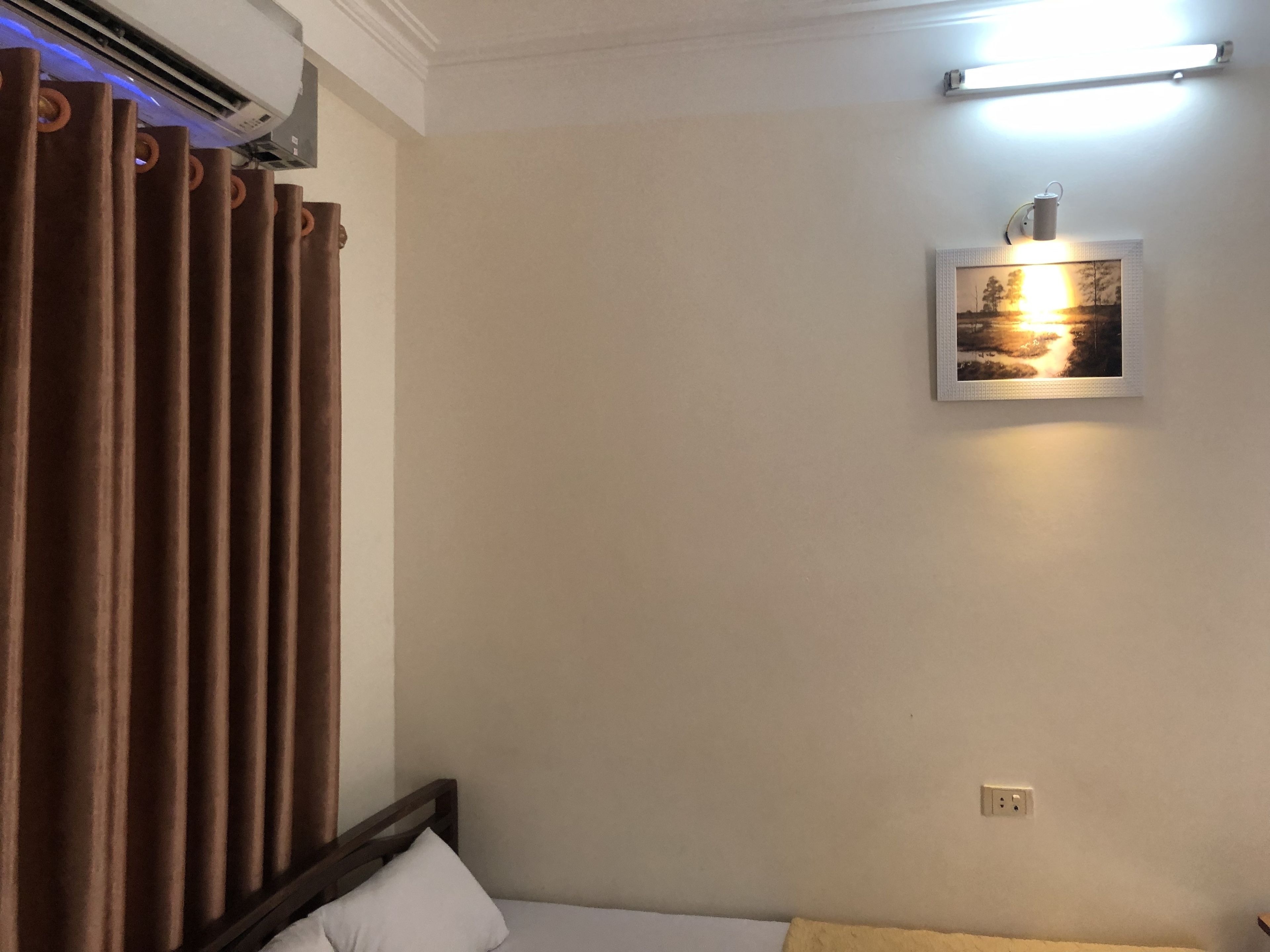 Phòng đơn Deluxe | Bàn, màn/rèm cản sáng, phòng cách âm 