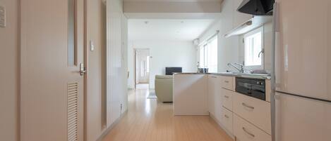 Travel cot, free WiFi, bed sheets