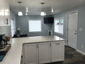 雪櫃、微波爐、焗爐、爐具