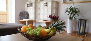 Ferienwohnung - Im Hanicht | Wohnbereich | 48-Zoll-Flachbildfernseher mit Satellitenempfang, Fernseher, DVD-Player