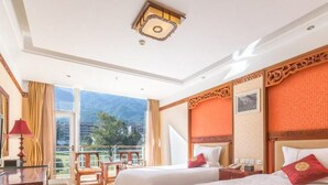 A hotel room with two beds, a desk, a chair, and a view of the outdoors. - Floral Hotel Dali Zhonghefang (Dali)