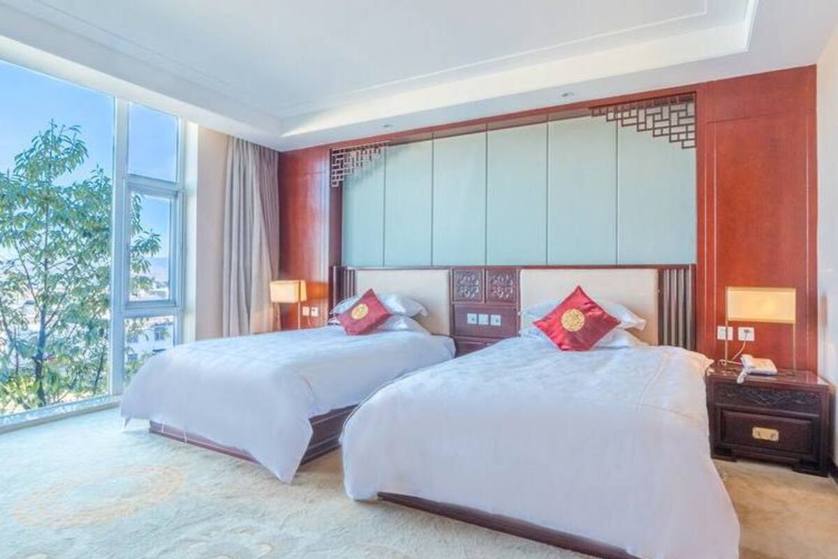 Deluxe Twin Room, Non Smoking | Blackout curtains, free WiFi, bed sheets