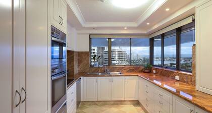 Chambre Queen ultra luxueuse au bord de l'eau avec vue sur Surfers Paradise