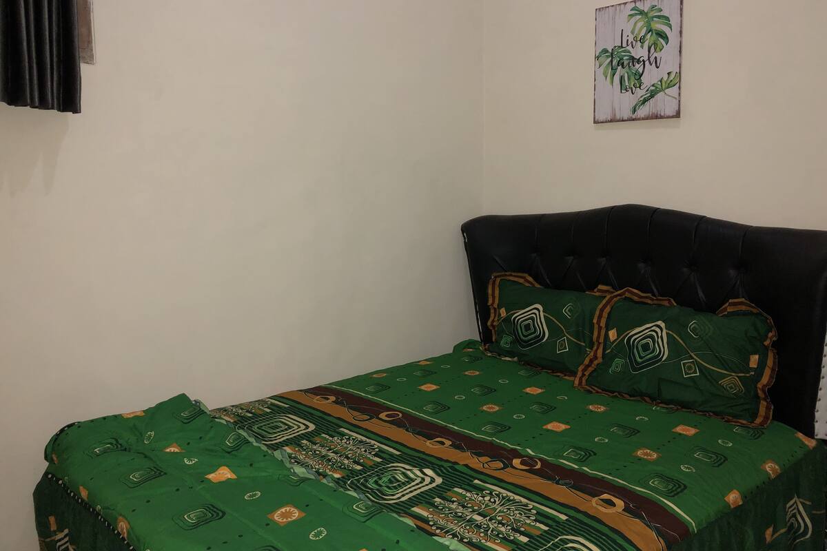 Standard Double Room | Desk