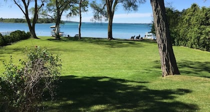 Caribbean-Blue Elk Lake Escape Remodeled 6BR Waterfront Retreat.