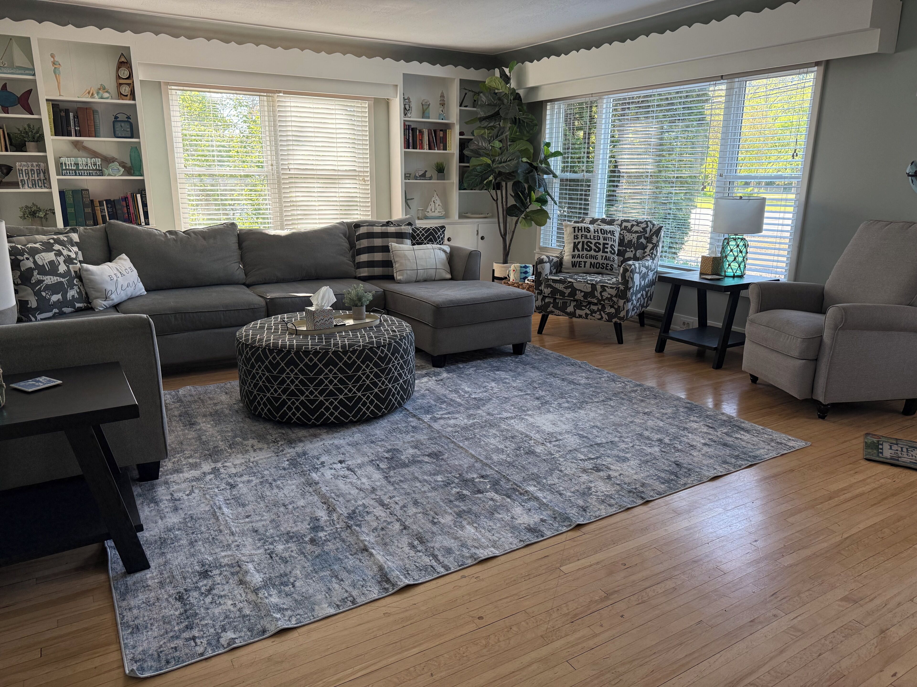 Caribbean-blue Elk Lake Escape Remodeled 6br Waterfront Retreat. - Elk Rapids, MI