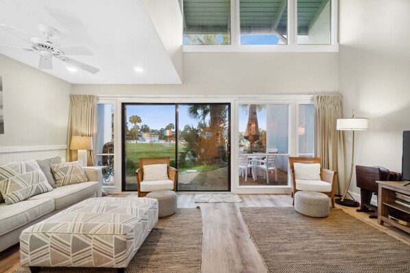 TV, ping pong - Unit 22, Good Times & Tan Lines, 2.5 Bedroom Beach Condo (Panama City Beach)