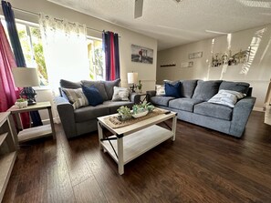 Smart TV, table football - Cozy cottage.New Port Richey.Private Heated Pool-solar panels. (NEW PORT RICHEY)