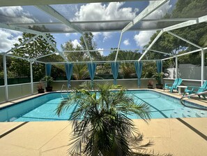 Outdoor pool, a heated pool - Cozy cottage.New Port Richey.Private Heated Pool-solar panels. (NEW PORT RICHEY)