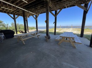 Outdoor dining - Amazing Grace - Boat Access - Island Realty (Grand Isle)