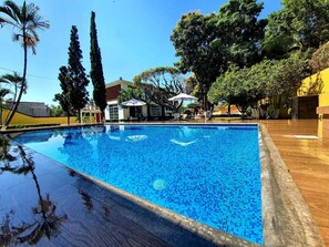 Outdoor pool, a heated pool