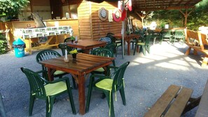 فطور أوروبي يوميًا مقابل رسوم