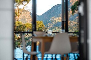 Dining - Dock of the Bay - Freycinet Holiday Houses (Coles Bay)