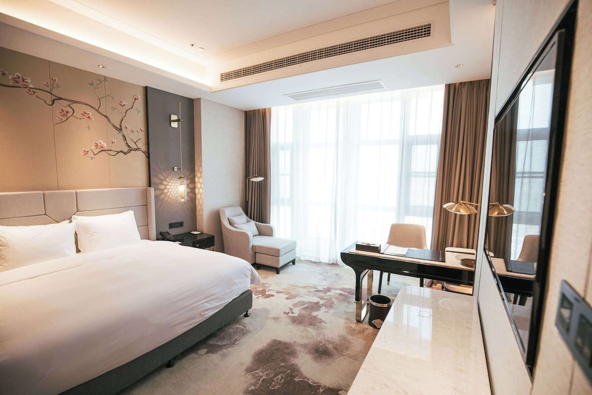 Phòng Suite Executive, 1 giường cỡ king, không hút thuốc | Minibar, két bảo mật tại phòng, bàn, bàn ủi/dụng cụ ủi quần áo 