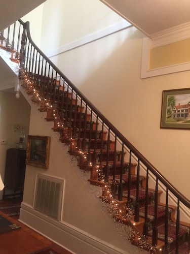 Ohio River Manor House<br>Experience the peace and quiet of a country residence!