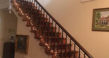 Ohio River Manor House<br>Experience the peace and quiet of a country residence!